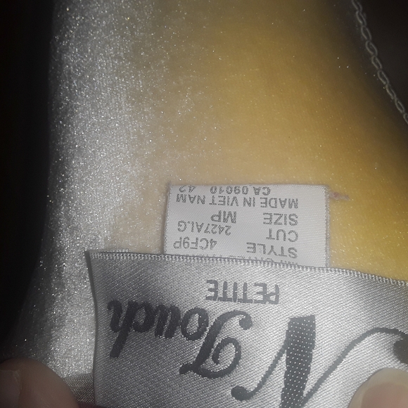 Womans Medium Petite Blouse Multicolored Longsleeve Round Neck Shirt Top - Picture 3 of 6